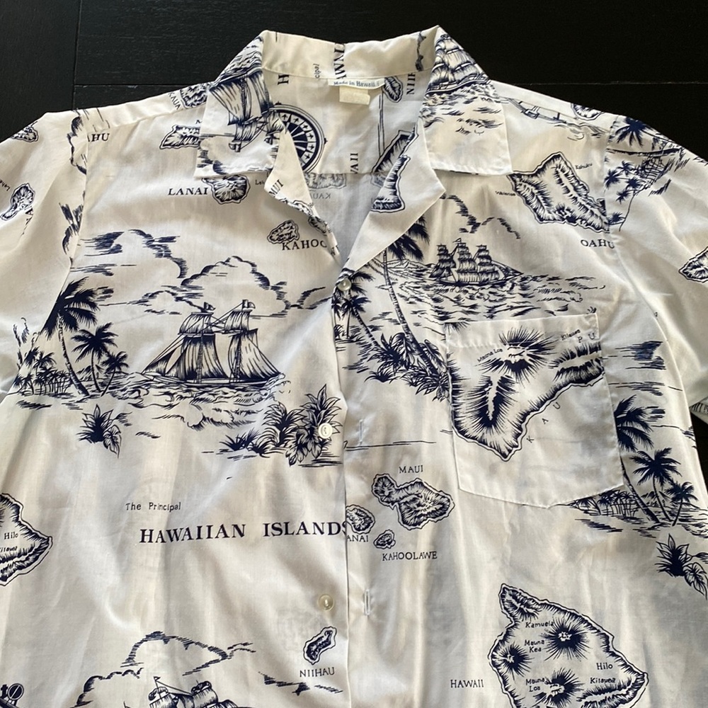 Made In Hawaii Shirt. Blue Print of Islands, Ships, etc. vintage XL